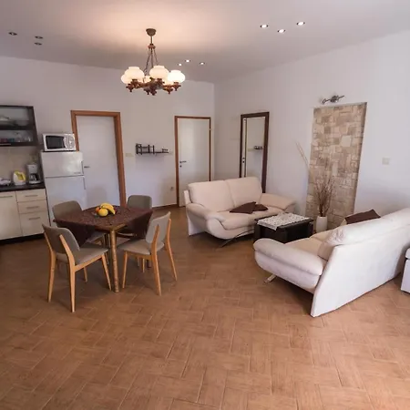 דירה With Parking Space Palit, Rab - 24376