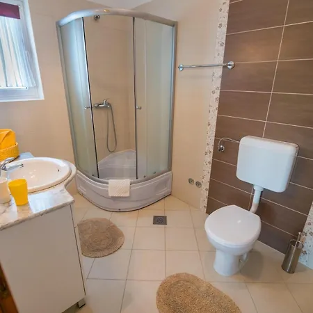 With Parking Space Palit, Rab - 24376 דירה *