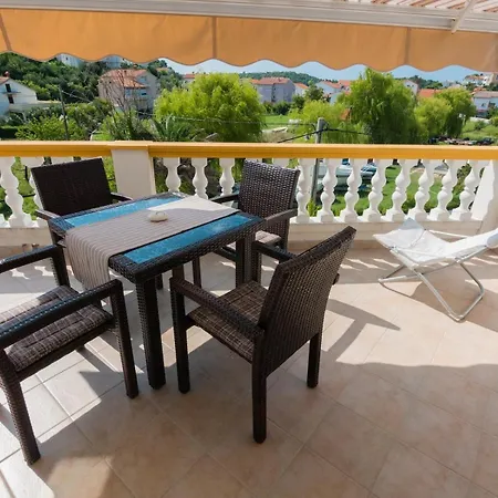 דירה With Parking Space Palit, Rab - 24376 *